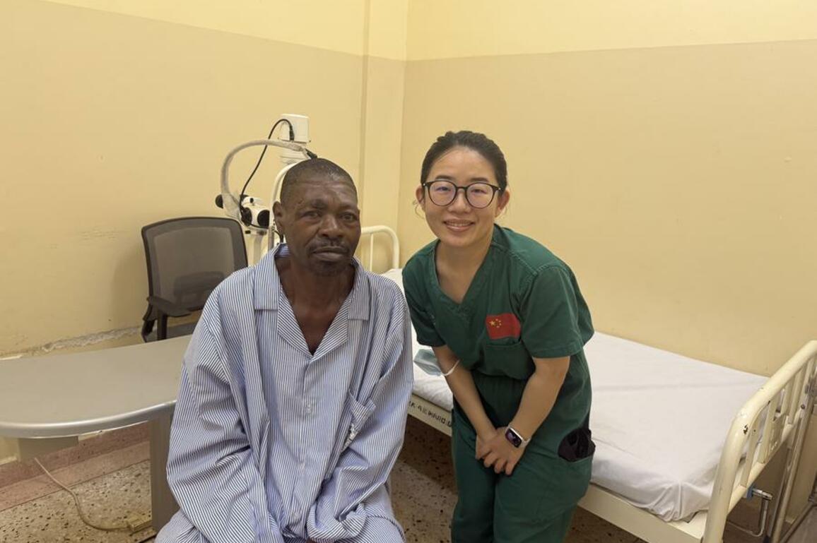 (Hello Africa) Chinese doctors restore face, dignity of Zanzibari man through life-changing surgery