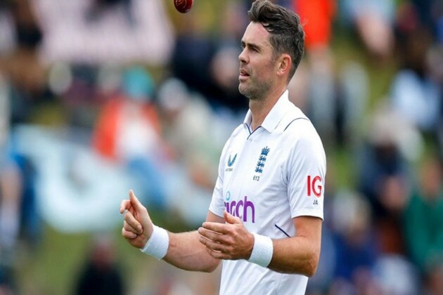 James Anderson ready to lift rock-bottom Lancashire in comeback