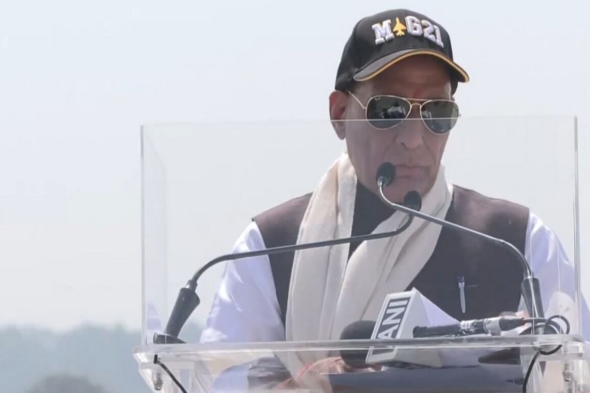 "Testimony of India-Russia relations": Rajnath Singh bids farewell to fighter jet MiG-21