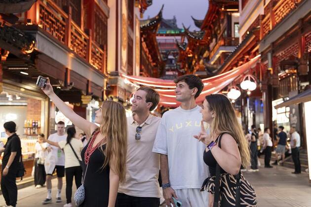 Expanded visa-free access fuels surge in foreign entries to China