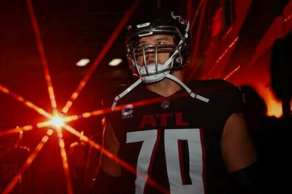 Falcons agree to terms on contract extension with Jake Matthews