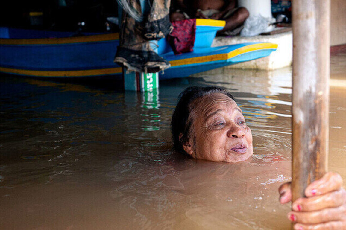 Floods kill at least 13 and displace millions in southern Thailand 