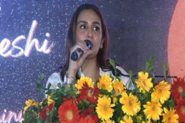 Huma Qureshi meets BSF women wing, jawans at India-Pakistan border in J-K's RS Pura