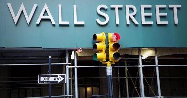 U.S. stocks diverge Tuesday as techs weigh