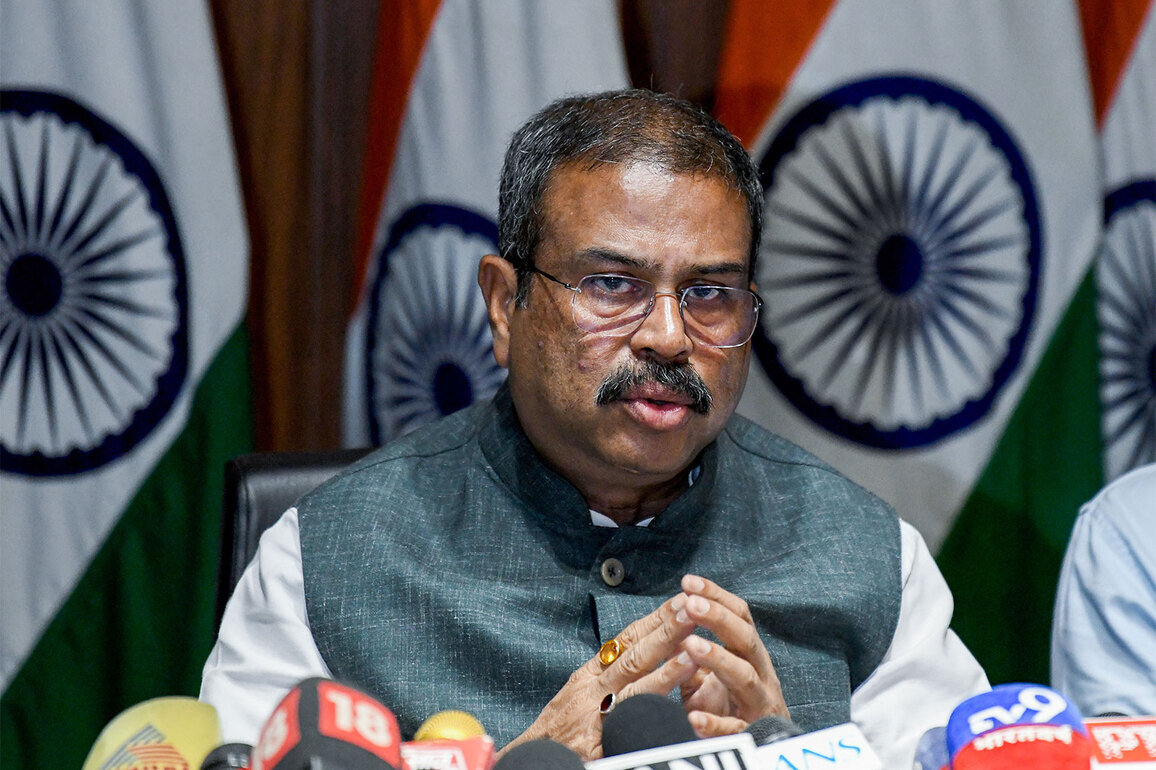 Dharmendra Pradhan holds discussions with senior officials of 4 public sector banks to overhaul CBSE Payment Gateway System