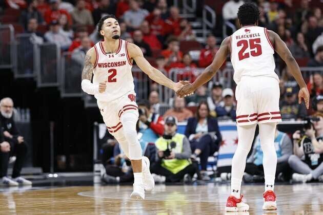 No. 23 Wisconsin slips past Washington to reach Big Ten quarters