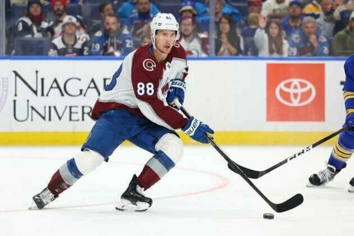 Avalanche, Hurricanes hope to continue hot starts in retro-jersey tilt