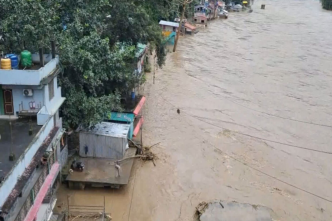 Darjeeling: West Bengal Police, NDRF on war footing as heavy rain triggers landslides