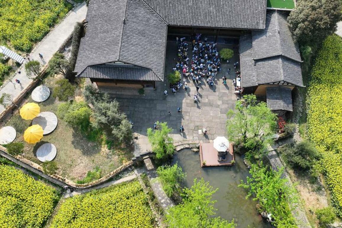 China's homestay economy flourishes amid spring travel boom