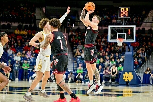 Louisville knocks off Notre Dame, reaches 20-win mark