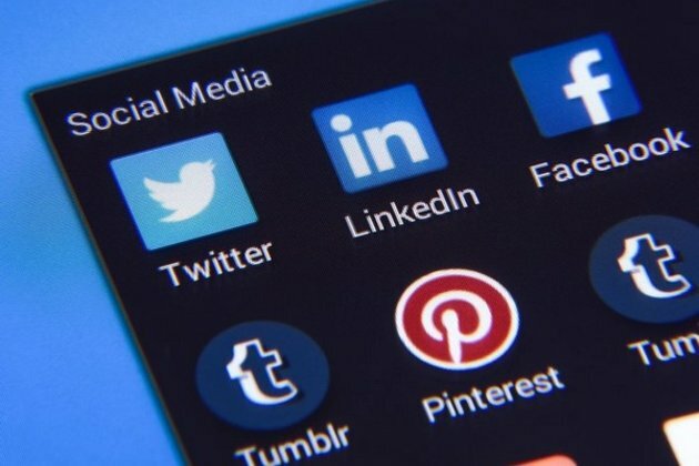 Facebook, Twitter users' interaction analysis