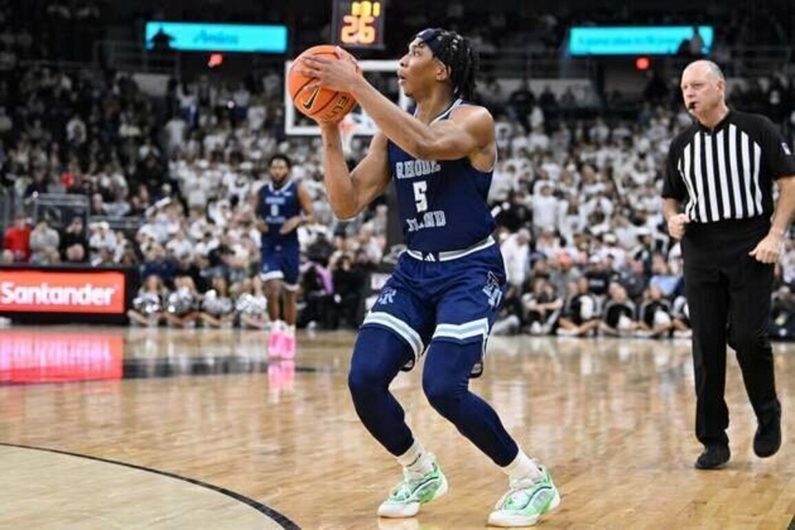 Jonah Hinton's career night helps Rhode Island stun No. 18 Saint Louis