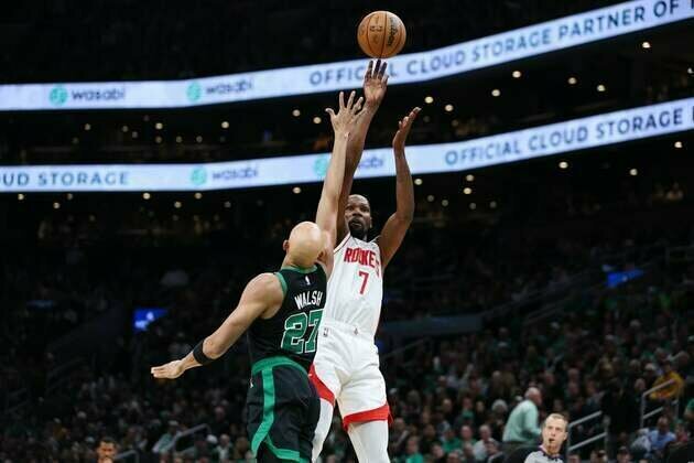 Hot-shooting Rockets take aim at banged-up Mavericks