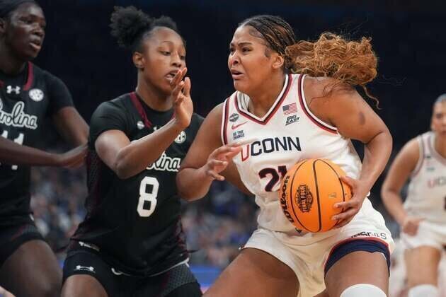South Carolina ends UConn's perfect season, advances to title game