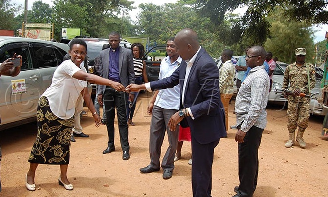 COVID-19: Kabarole gets car to transport expectant mothers COVID-19: Kabarole gets car to transport expectant mothers