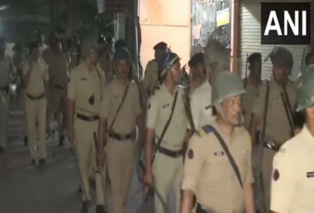 Nagpur: Police conduct flag march in the violence-hit area to instil confidence among people