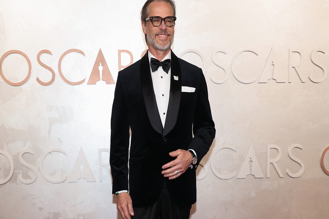 Guy Pearce apologises for misleading posts on social media, decides to take break after backlash