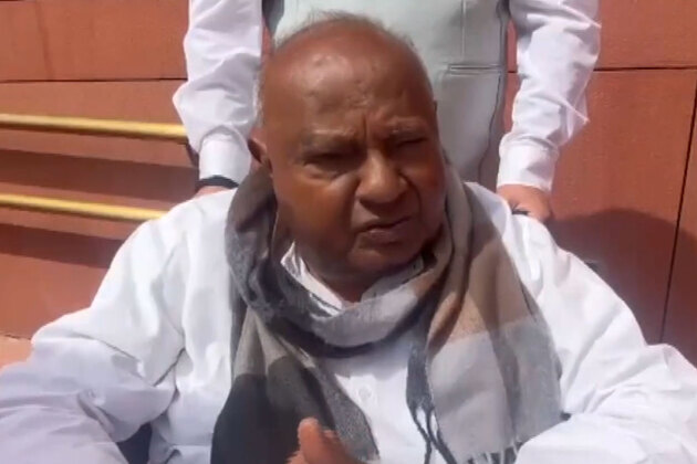 "There is a little bit of LPG shortage but no cause for panic": HD Deve Gowda