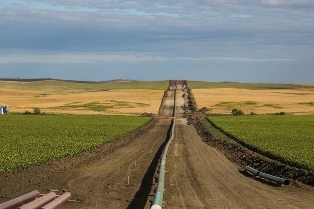 Judge Orders Controversial Oil Pipeline Shut