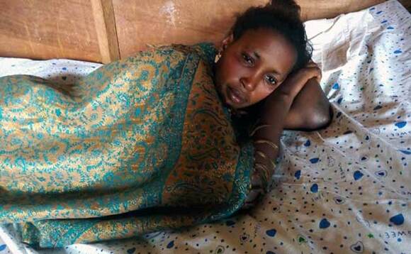 Annet Nabaasa ku kitanda. Annet Nabaasa ku kitanda.
