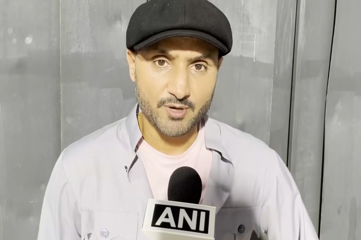 T20 WC: Harbhajan Singh praises Bumrah, Hardik's bowling in thrilling semifinal win for India