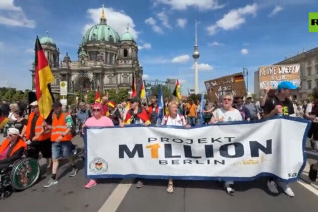 Thousands march in Berlin demanding Merz step down 