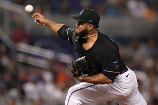 Astros acquire RHP Yimi Garcia from Marlins