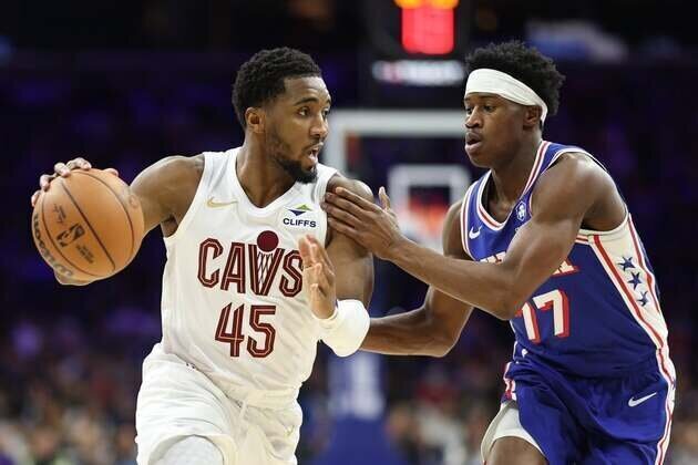 Donovan Mitchell dazzles with 35 points, leading Cavs in rout of 76ers