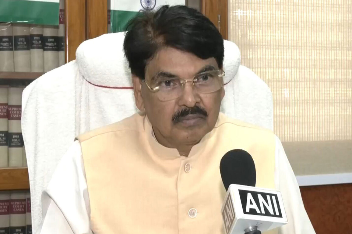 "No evidence, putting allegations on EC": Manan Kumar Mishra slams Rahul Gandhi