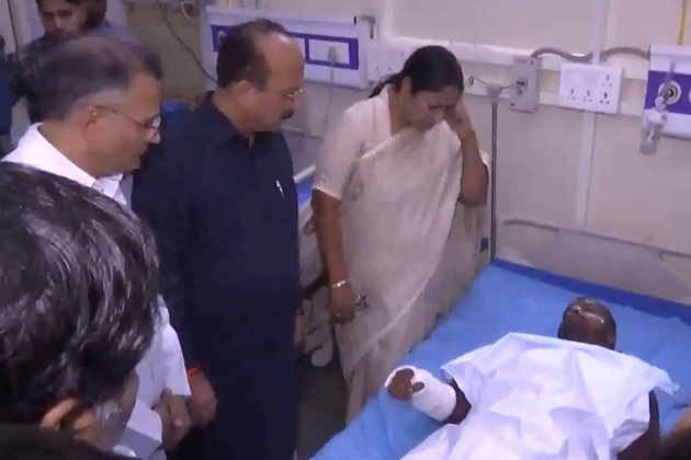 Delhi blast: CM Rekha Gupta meets injured at Lok Nayak Hospital, appeals Delhiites to "Avoid rumours and maintain peace"
