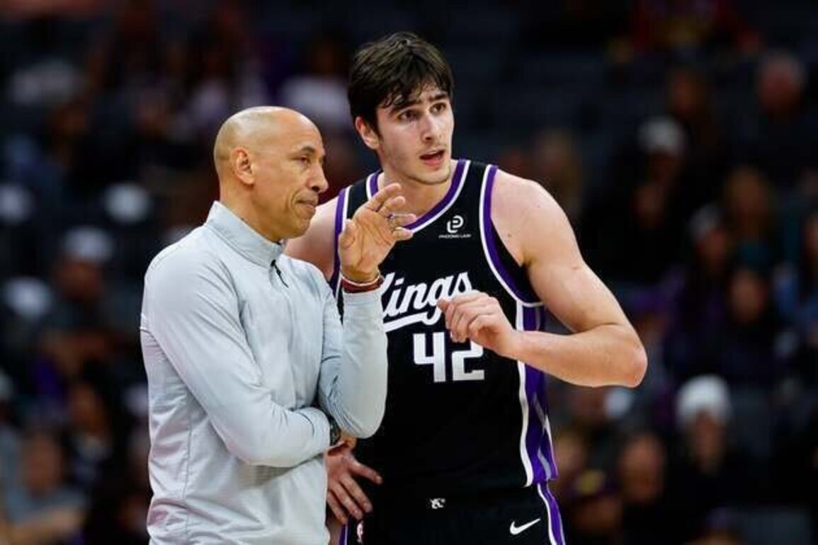 Kings, in search of rare consecutive wins, shake up rotation vs. Pistons
