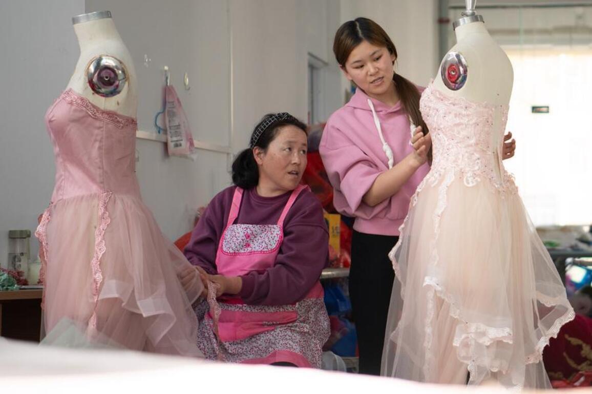 China's wedding dress makers move toward diversified markets