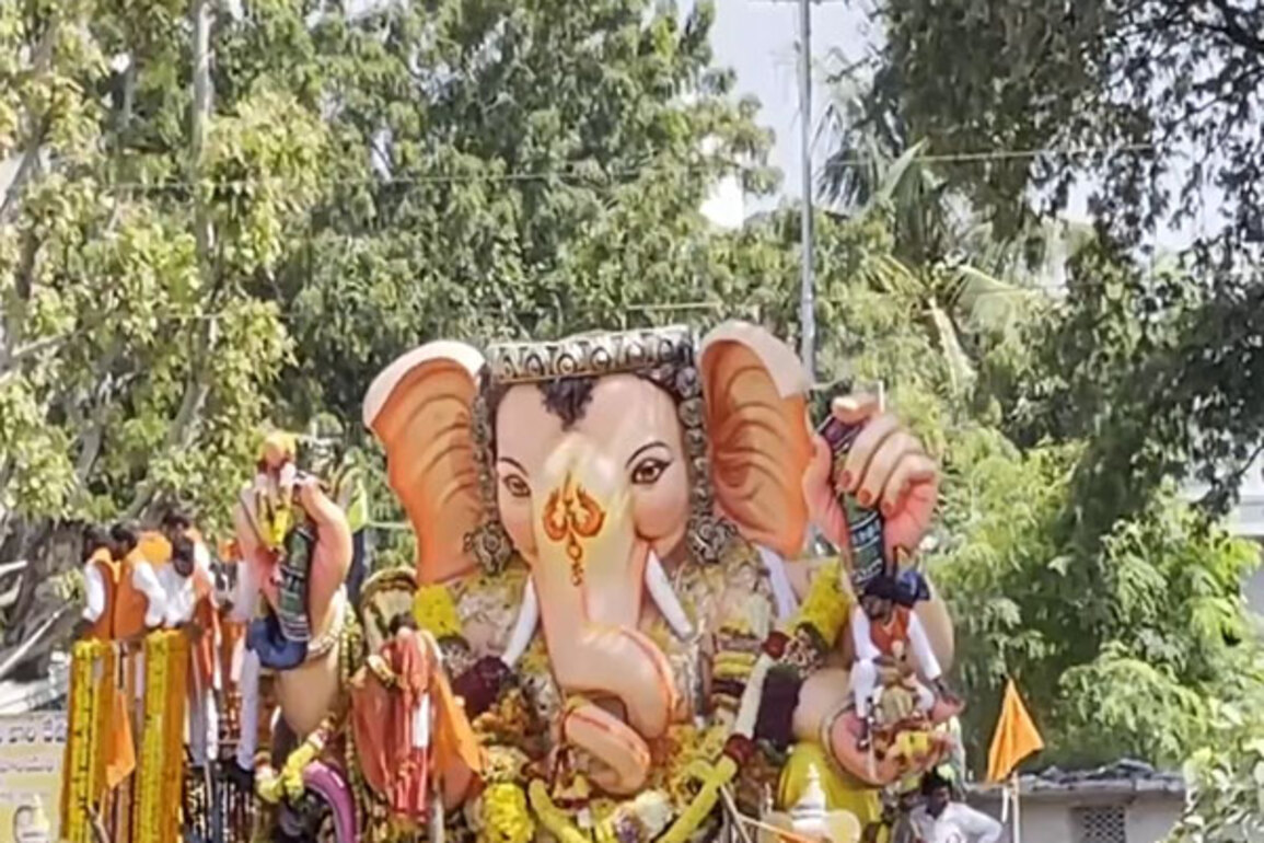 Telangana: Balapur Ganesh immersion procession begins with traditional bhajans