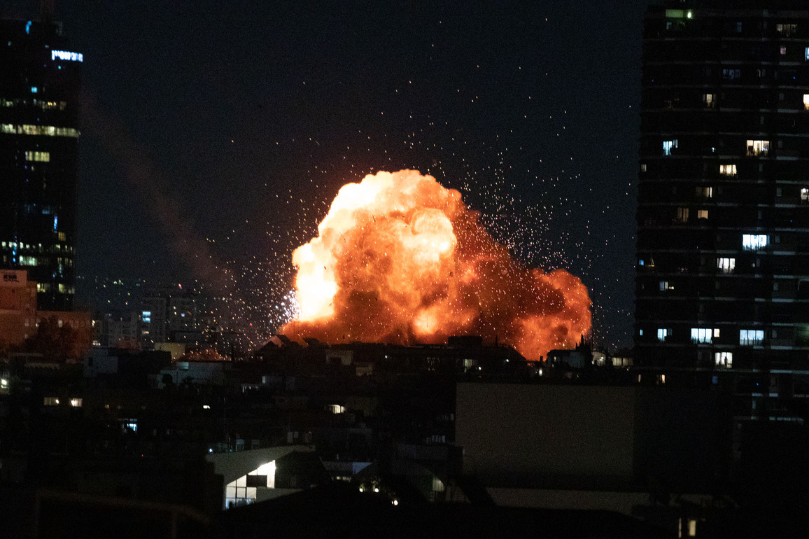 Photo Flash | Israel confirms 1st death in missile strikes by Iran