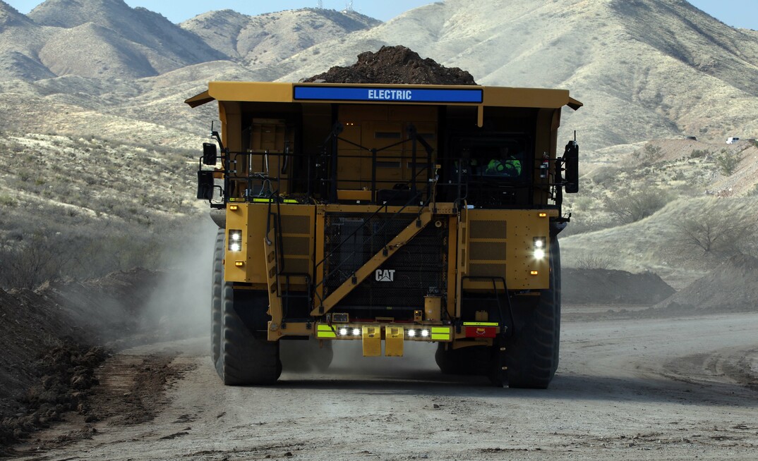 Caminhão fora de estrada movido a bateria da CaterpillarCaminhão fora de estrada movido a bateria da Caterpillar que será testado pela Vale