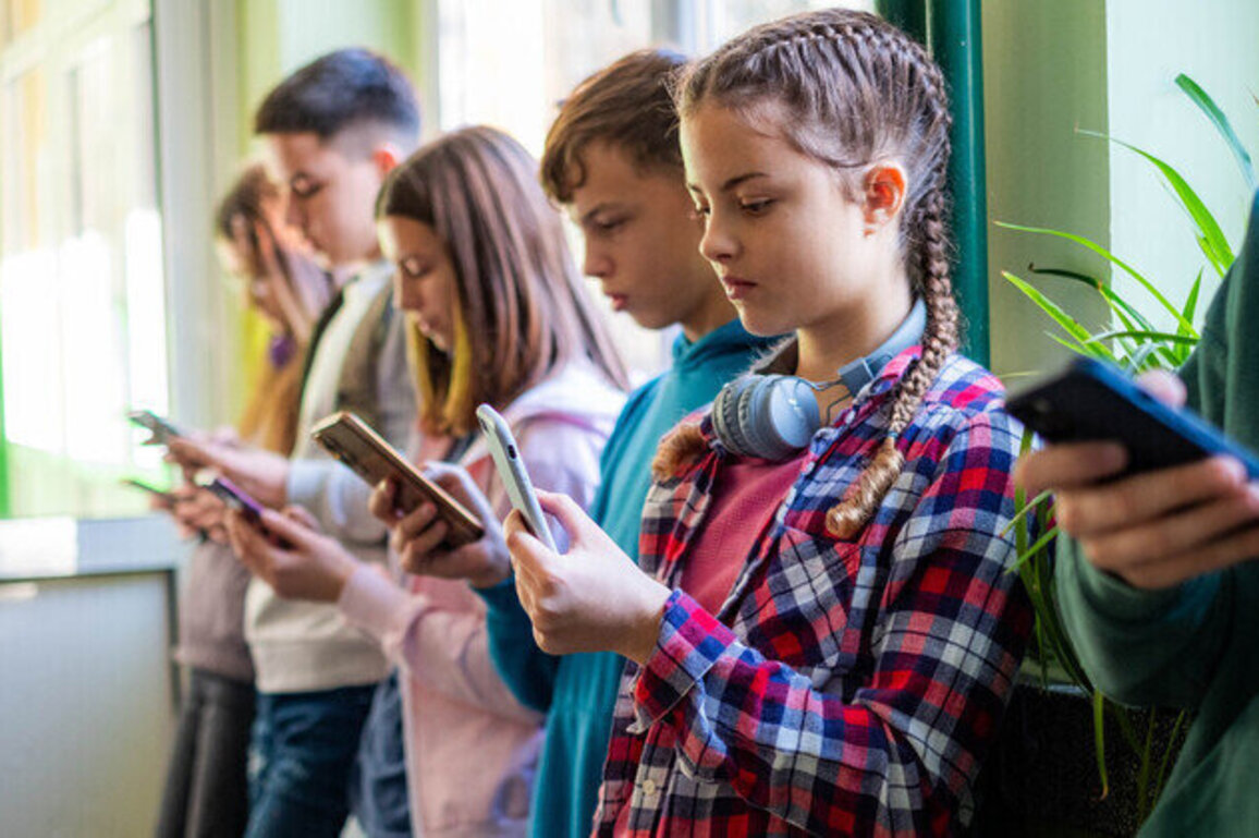 France moves to ban social media for minors