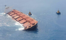 Navio Stellar Banner com minério de ferro da Vale na costa do Maranhão