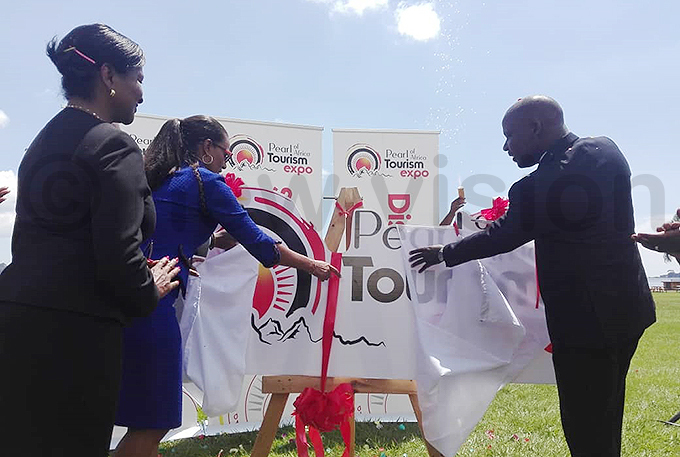  executive director ily jarova and tate inister for ourism odfrey iwanda at the launch hoto by li waha