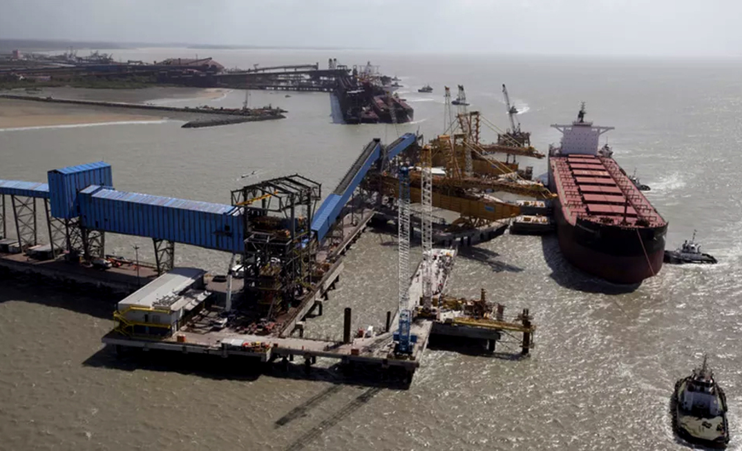 Berço de atracação do Terminal Marítimo de Ponta da Madeira Maranhão Vale