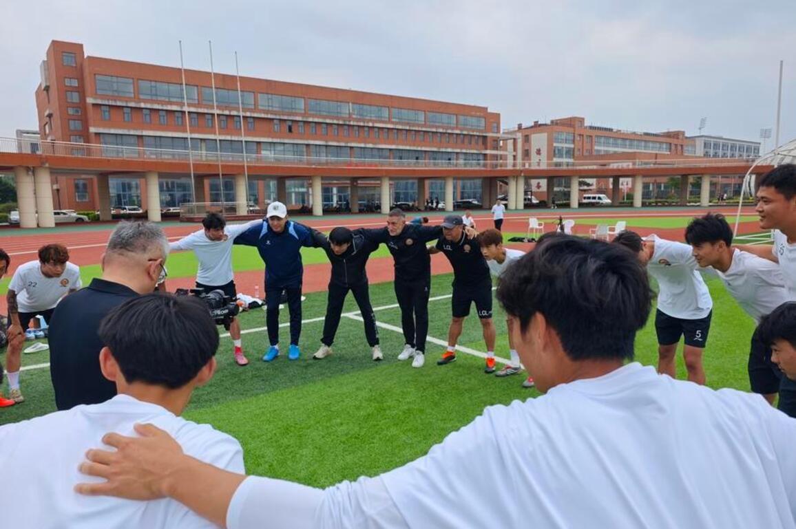 Sports Focus: German coach brings professional touch to grassroots football in China