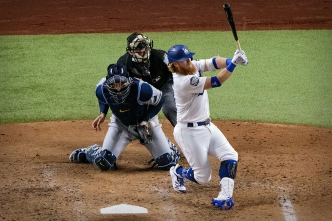 Dodgers' Turner exits Series finale after positive COVID-19 test