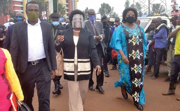 Dorothy Kisaka (ku ddyo) ne Betty Amongi nga batuuka mu katale k’e Nakawa. Dorothy Kisaka (ku ddyo) ne Betty Amongi nga batuuka mu katale k’e Nakawa.
