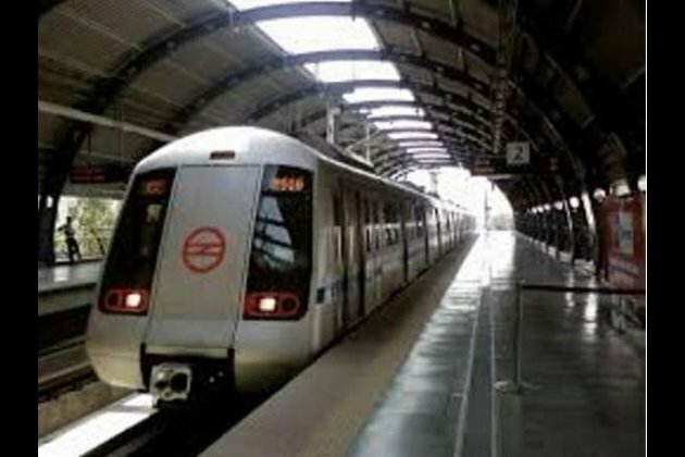 Delhi: Gwalior man hit by moving metro, dies