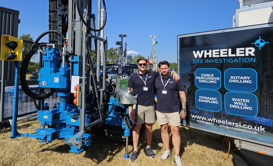 Jack Wheeler (left) and Mitch Yeo with the new rig