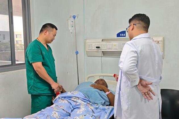 (Hello Africa) Chinese doctors relieve Tanzania's Zanzibar woman of years-long suffering
