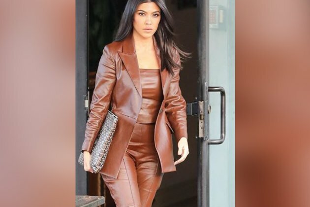 Kourtney Kardashian, Travis Barker officially dating