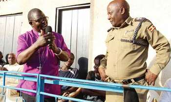 Omulabirizi Katumba Tamale ng’ayogera mu lukiiko ng’omuserikale Tulibagenyi amwegese amaaso Omulabirizi Katumba Tamale ng’ayogera mu lukiiko ng’omuserikale Tulibagenyi amwegese amaaso