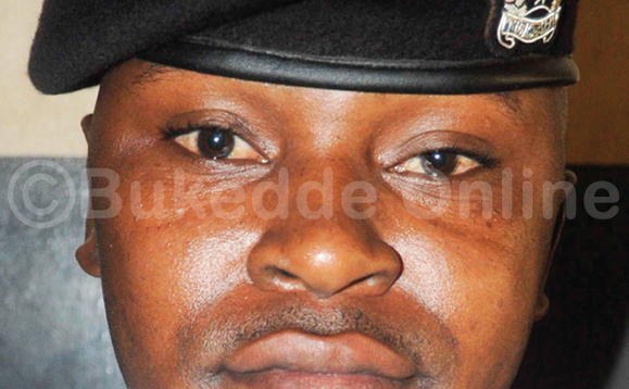 Julius Luyima kati y’akulira poliisi y’ebidduka ku CPS. Julius Luyima kati y’akulira poliisi y’ebidduka ku CPS.