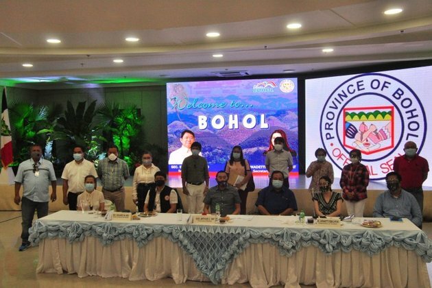 DOT shares &#039;tourism bubble&#039; concept with Bohol officials