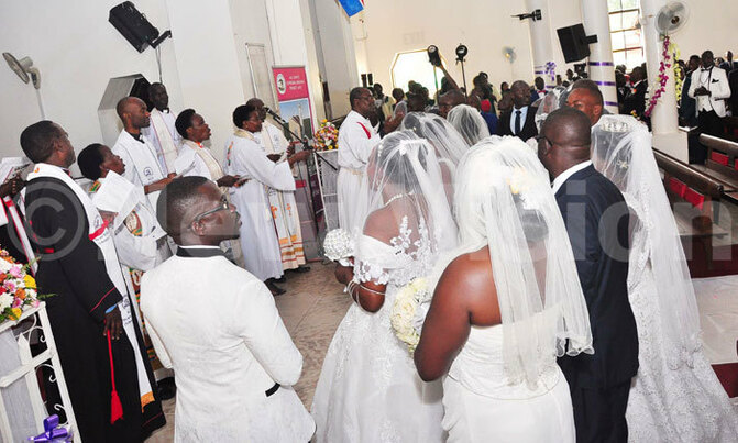 16 couples get married at corporate wedding 16 couples get married at corporate wedding